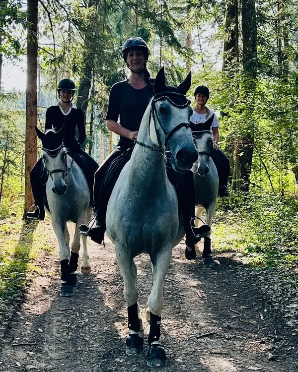 Philippa Armsby-Ward riding in Austria